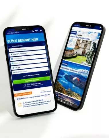 zwei-schwarze-iphones-zeigen-webseite-ab-in-den-urlaub-de-mit-content-marketing-von-leipziger-agentur