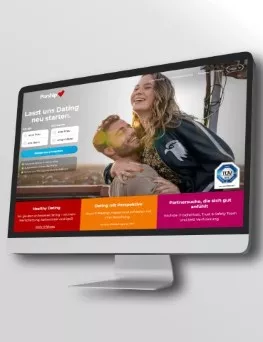 parship ecommerce webseite auf imac display blondes froehliches paerchen als header rot und rosatoene abbinder kategorien